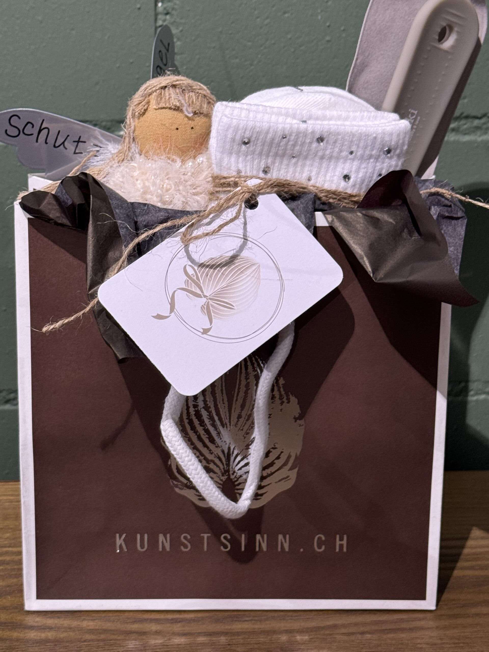 mit beiden fÜssen am bode