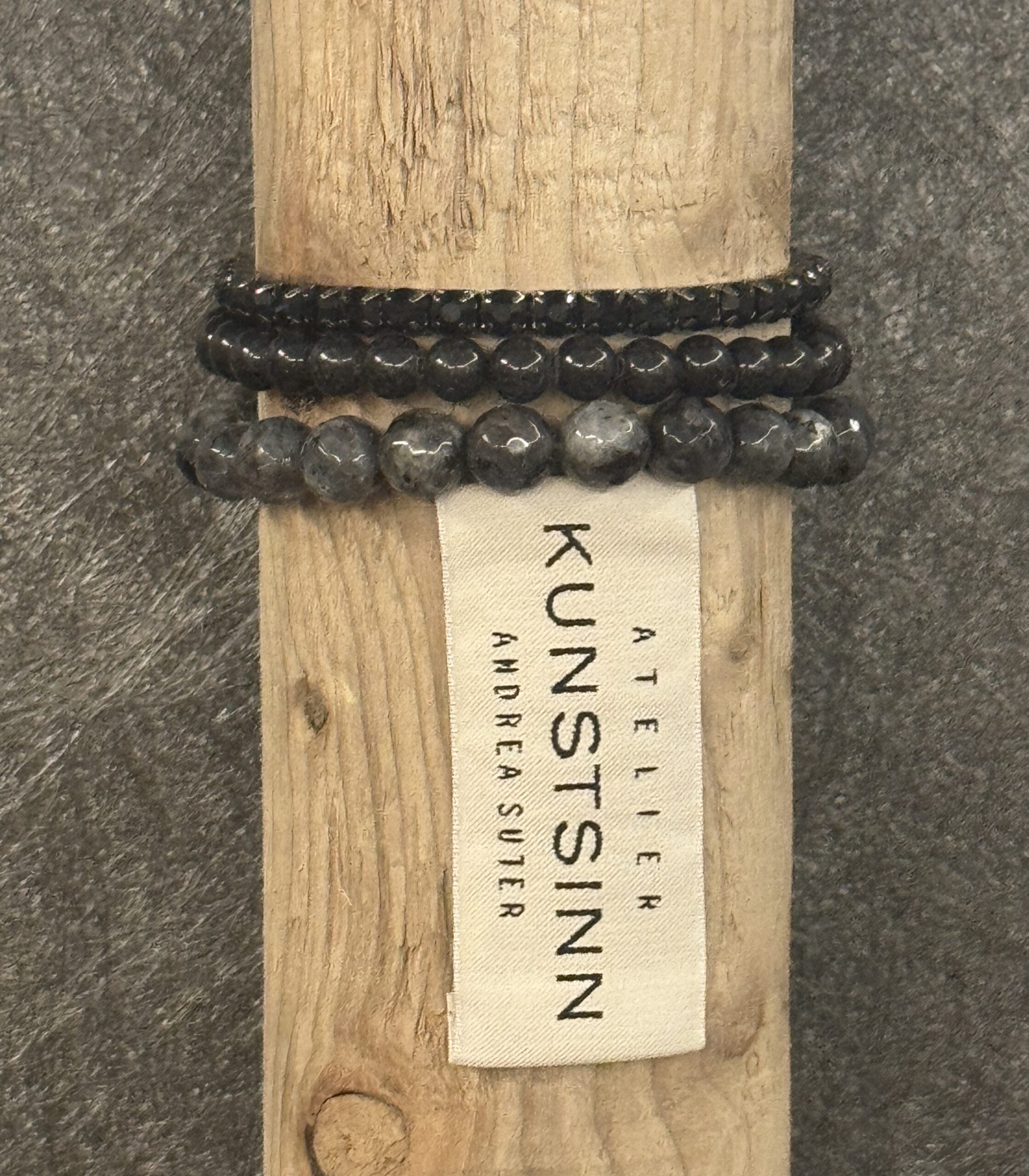 armband bibi schwarz in seinen schönsten facetten.