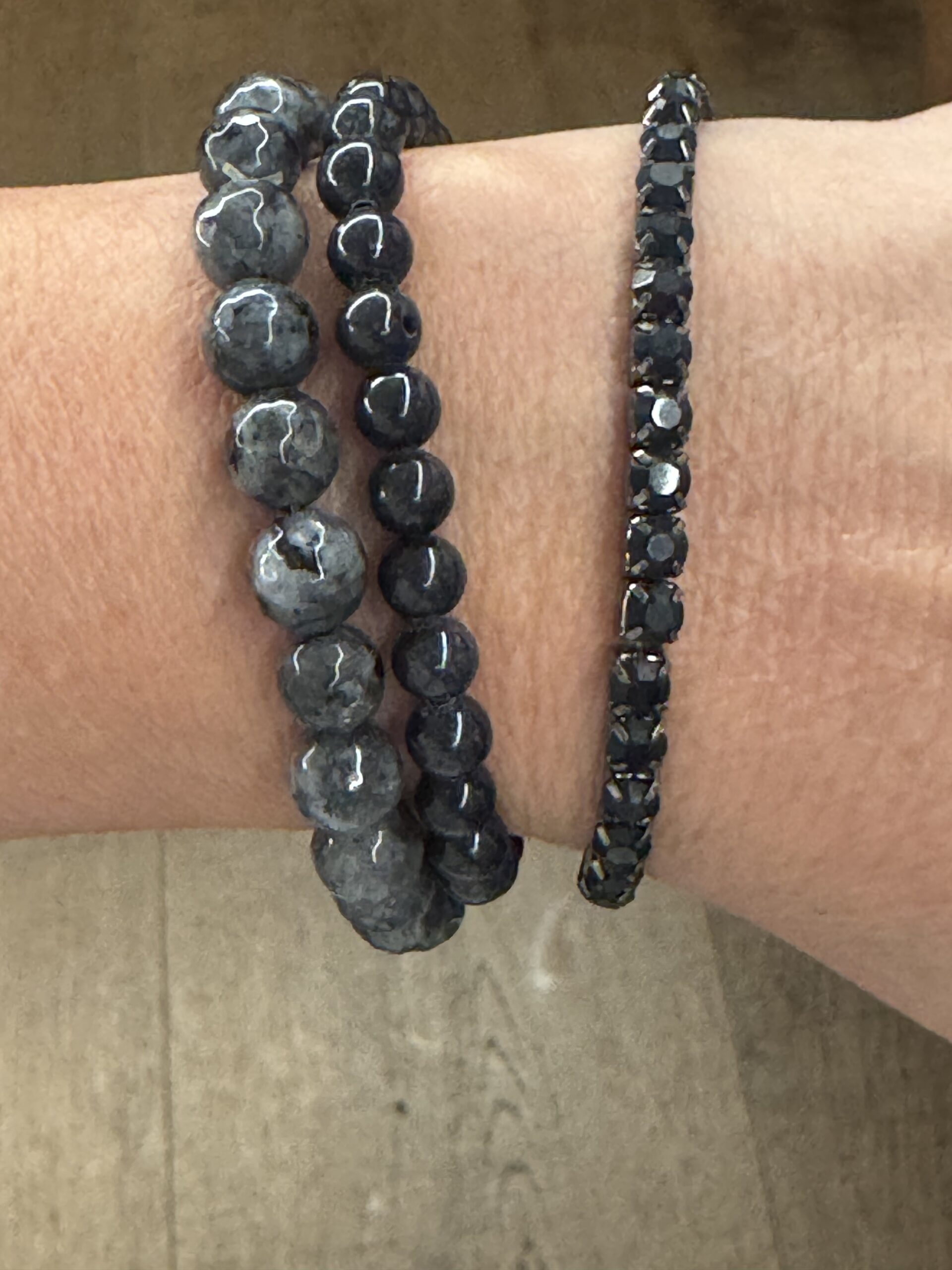 armband bibi schwarz in seinen schönsten facetten.